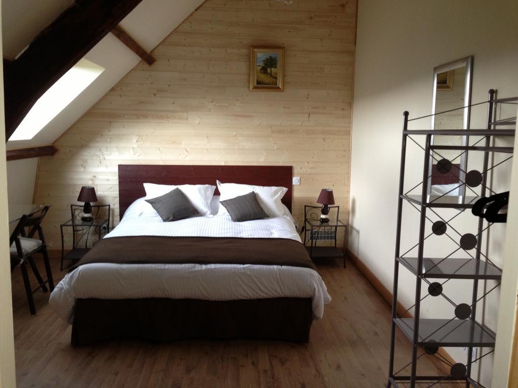 Entre Lot Et Dordogne Bed & Breakfast Saint-Cirq-Madelon Ruang foto