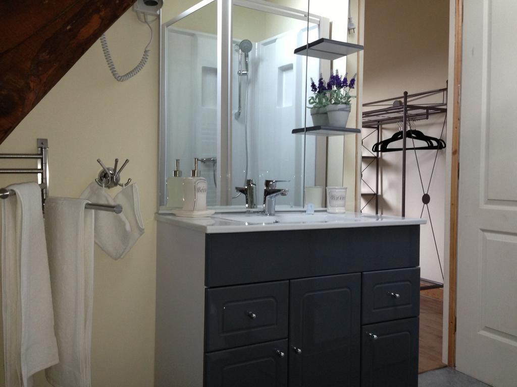Entre Lot Et Dordogne Bed & Breakfast Saint-Cirq-Madelon Ruang foto