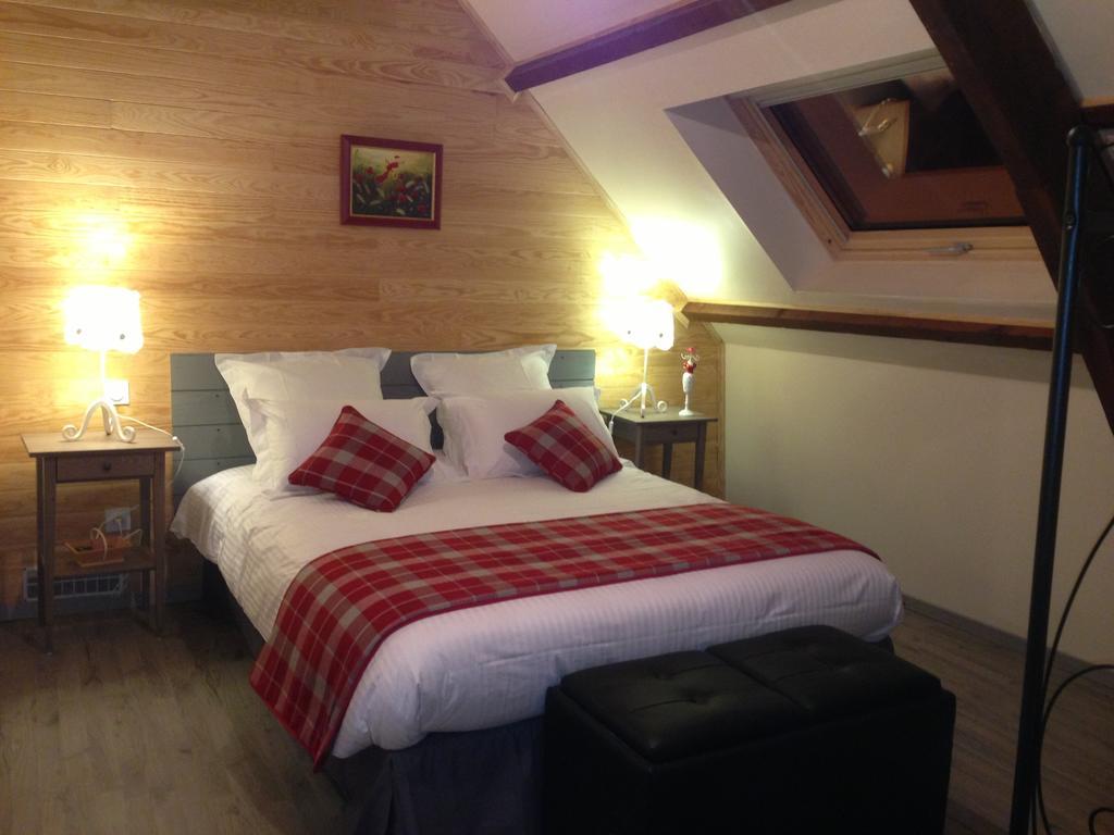 Entre Lot Et Dordogne Bed & Breakfast Saint-Cirq-Madelon Ruang foto
